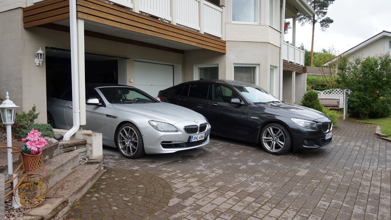 Autot (Medium).JPG
