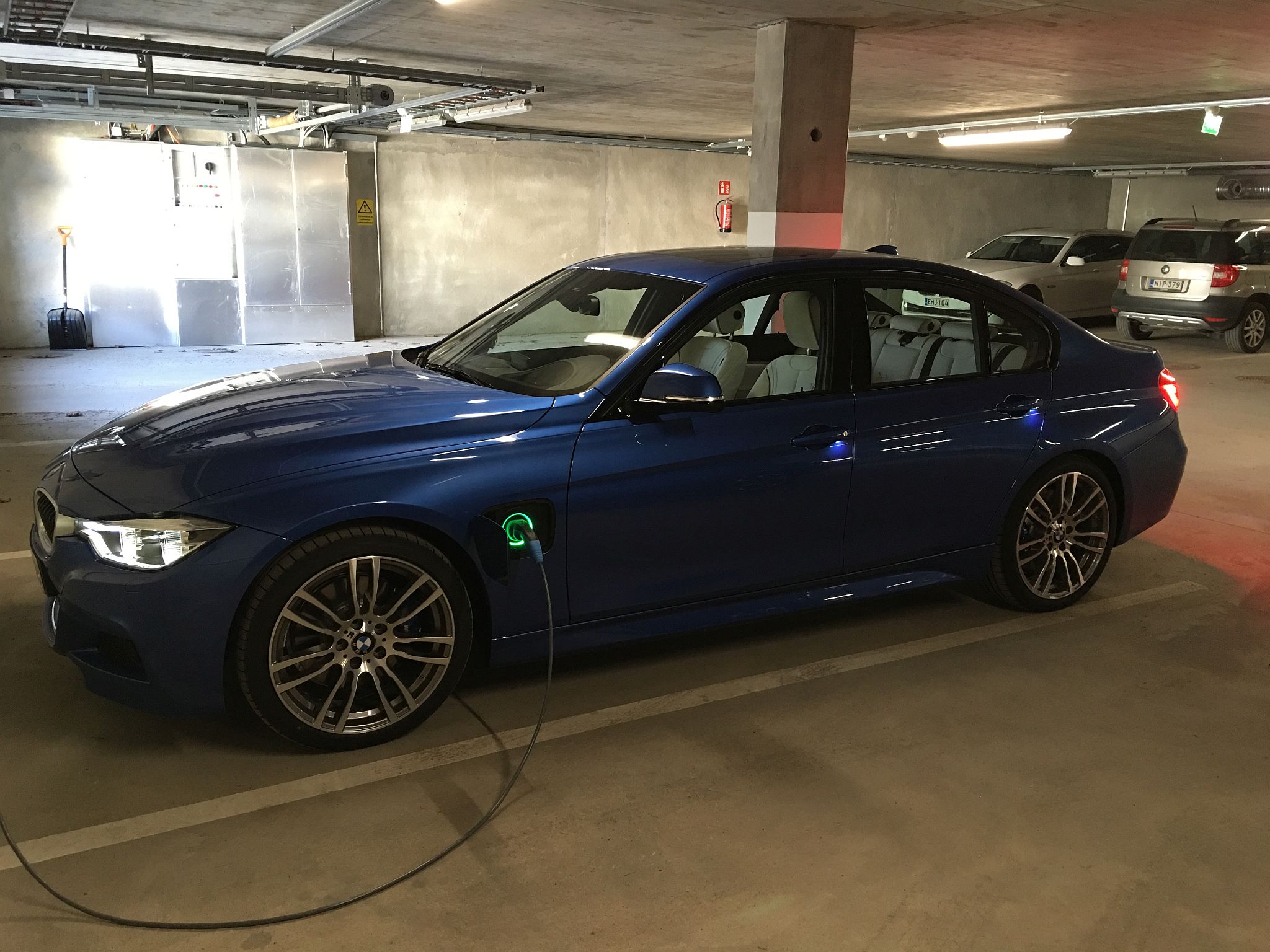 Auto ilmoittaa battery full / green - silti MAX eDRIVE ei mene päälle :-(