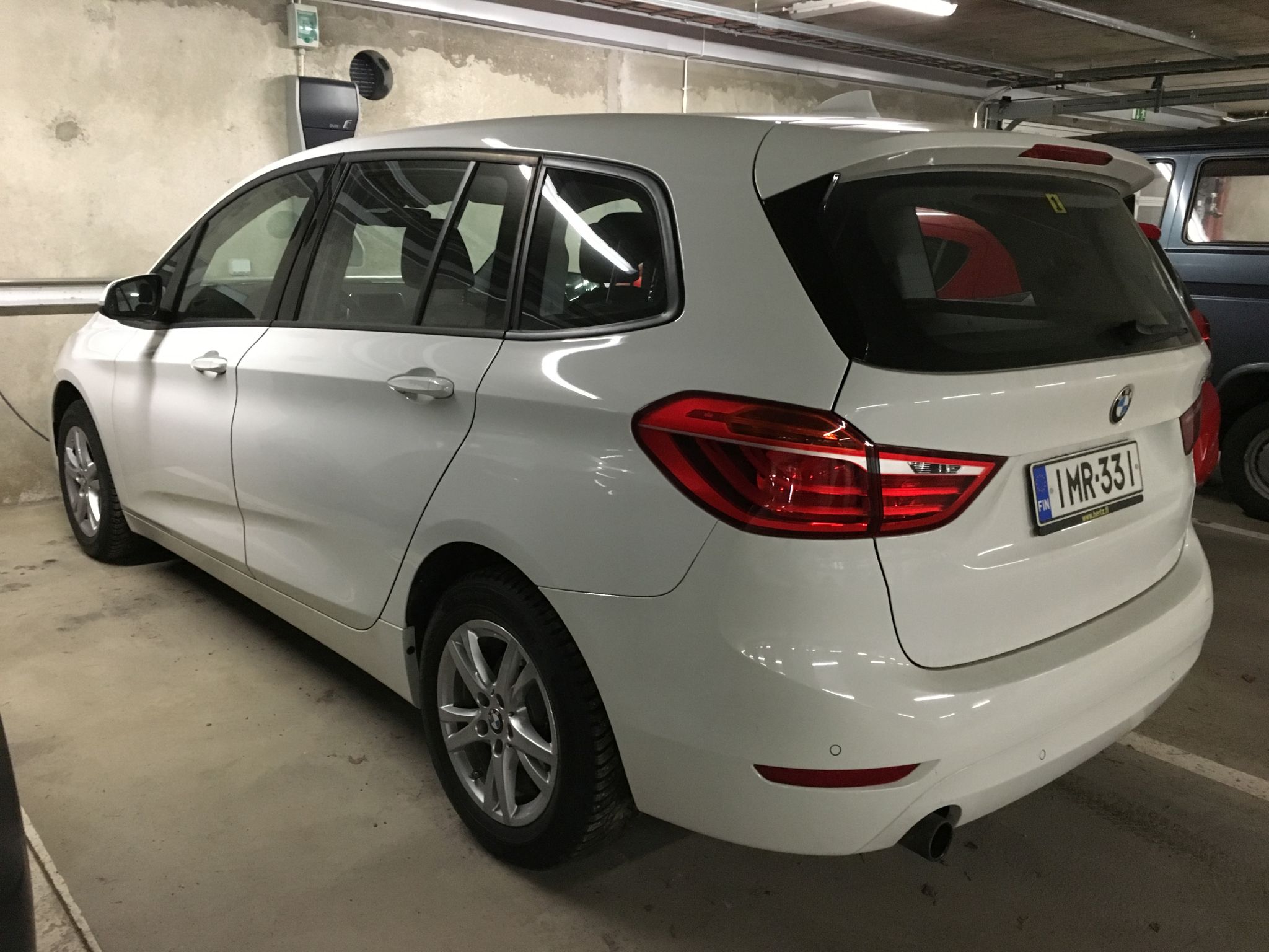 Etuvetoinen ruumisauto