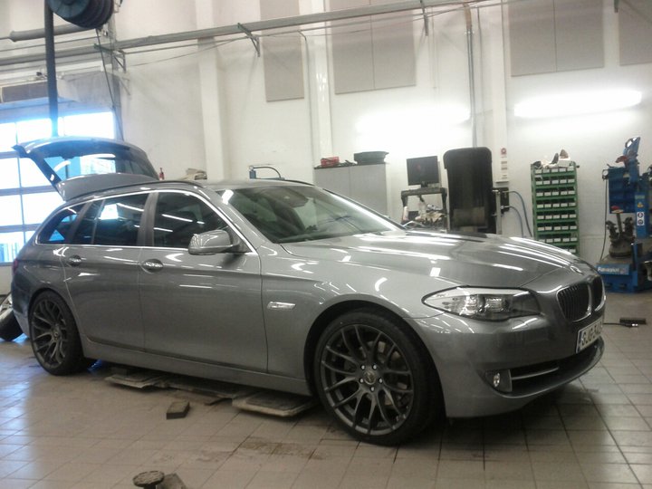 bmwf11.jpg